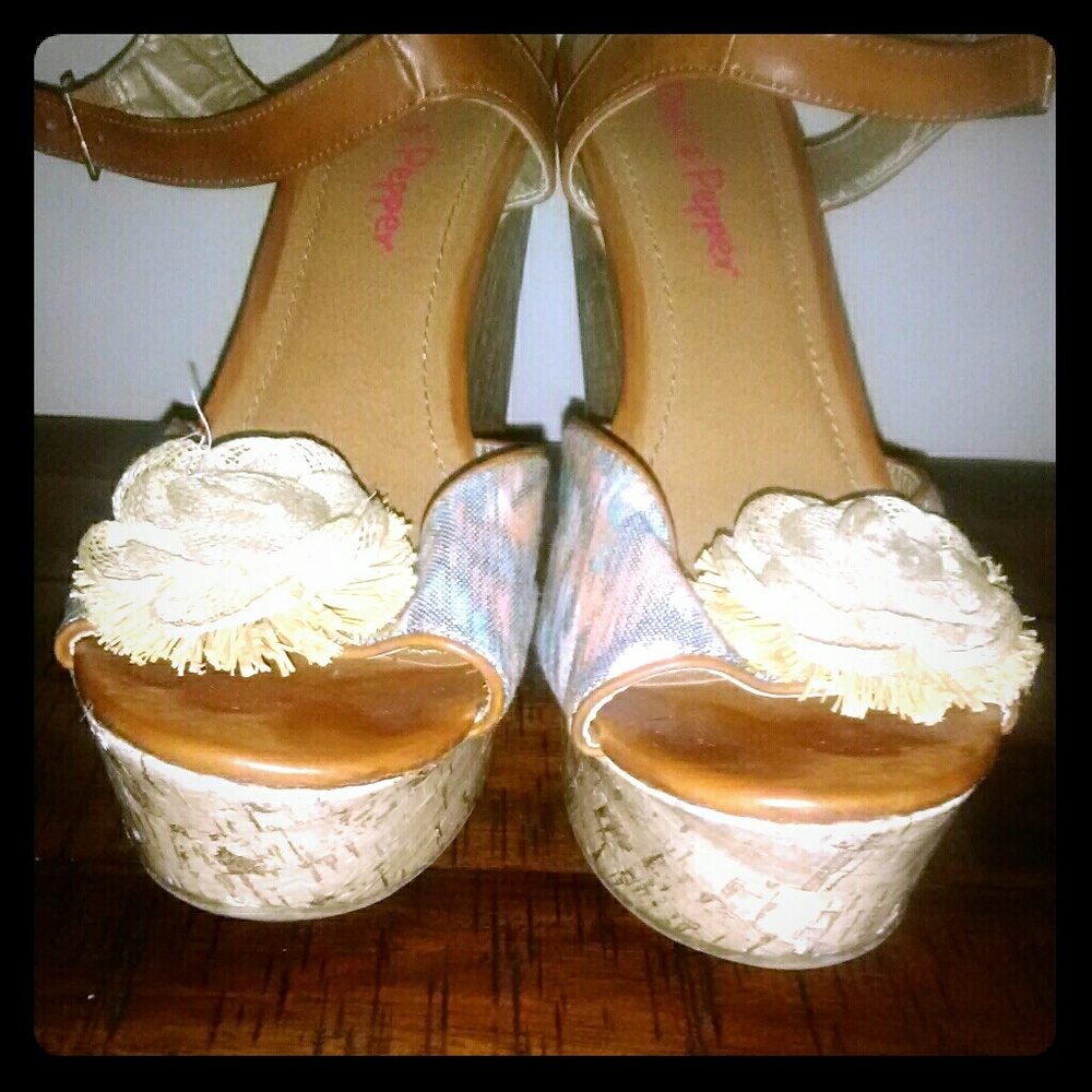 Pink & Pepper Wedge Platform Sandals EUC!